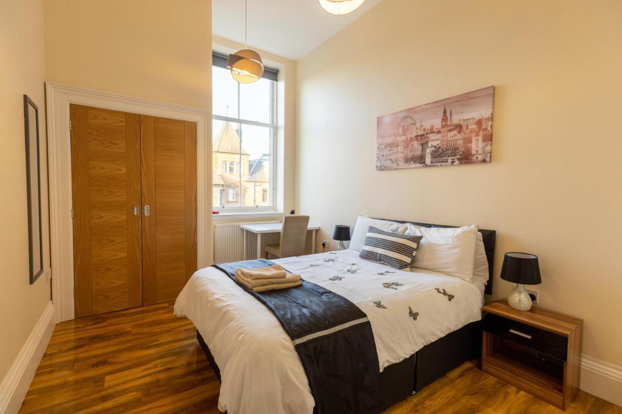 New 2 Bed Apartment With Stunning Views Of Arthur Seat Mountain エディンバラ エクステリア 写真