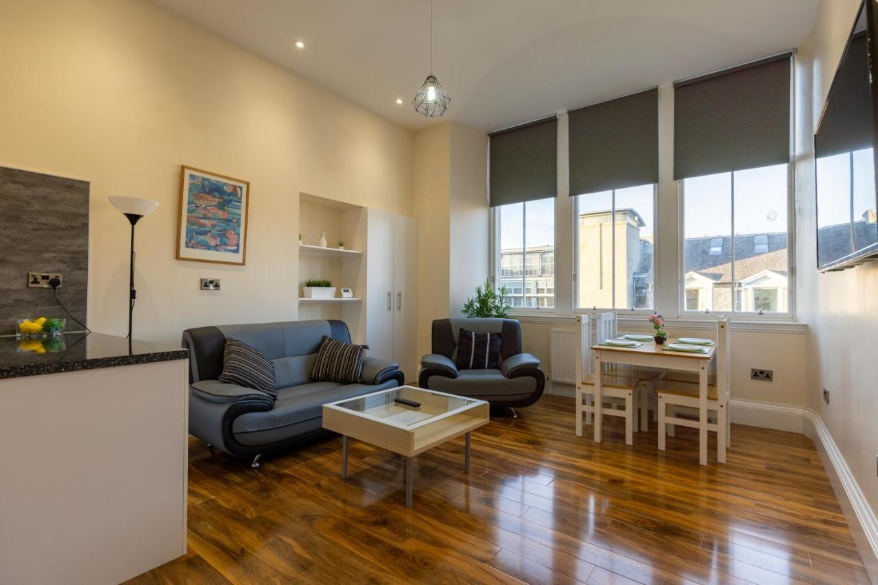 New 2 Bed Apartment With Stunning Views Of Arthur Seat Mountain エディンバラ エクステリア 写真