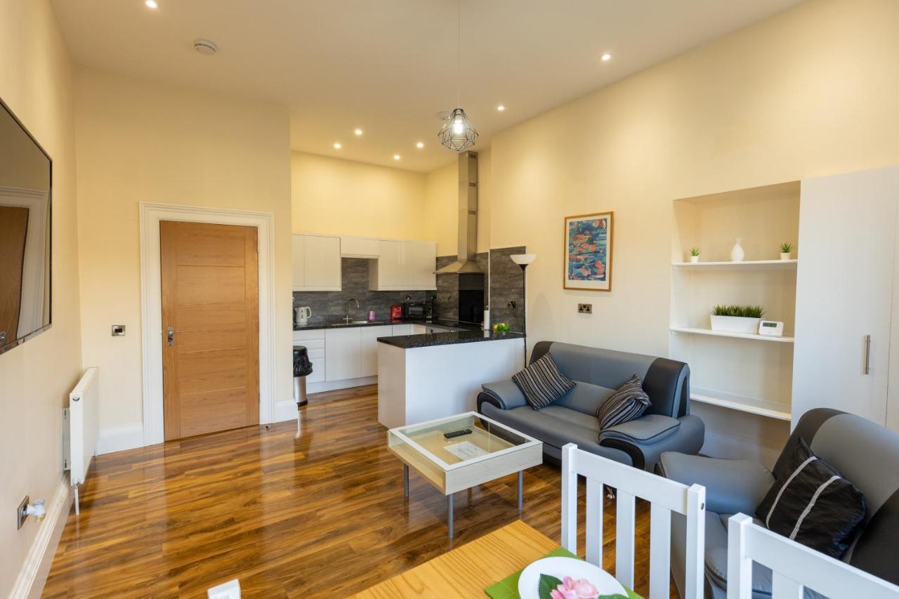 New 2 Bed Apartment With Stunning Views Of Arthur Seat Mountain エディンバラ エクステリア 写真