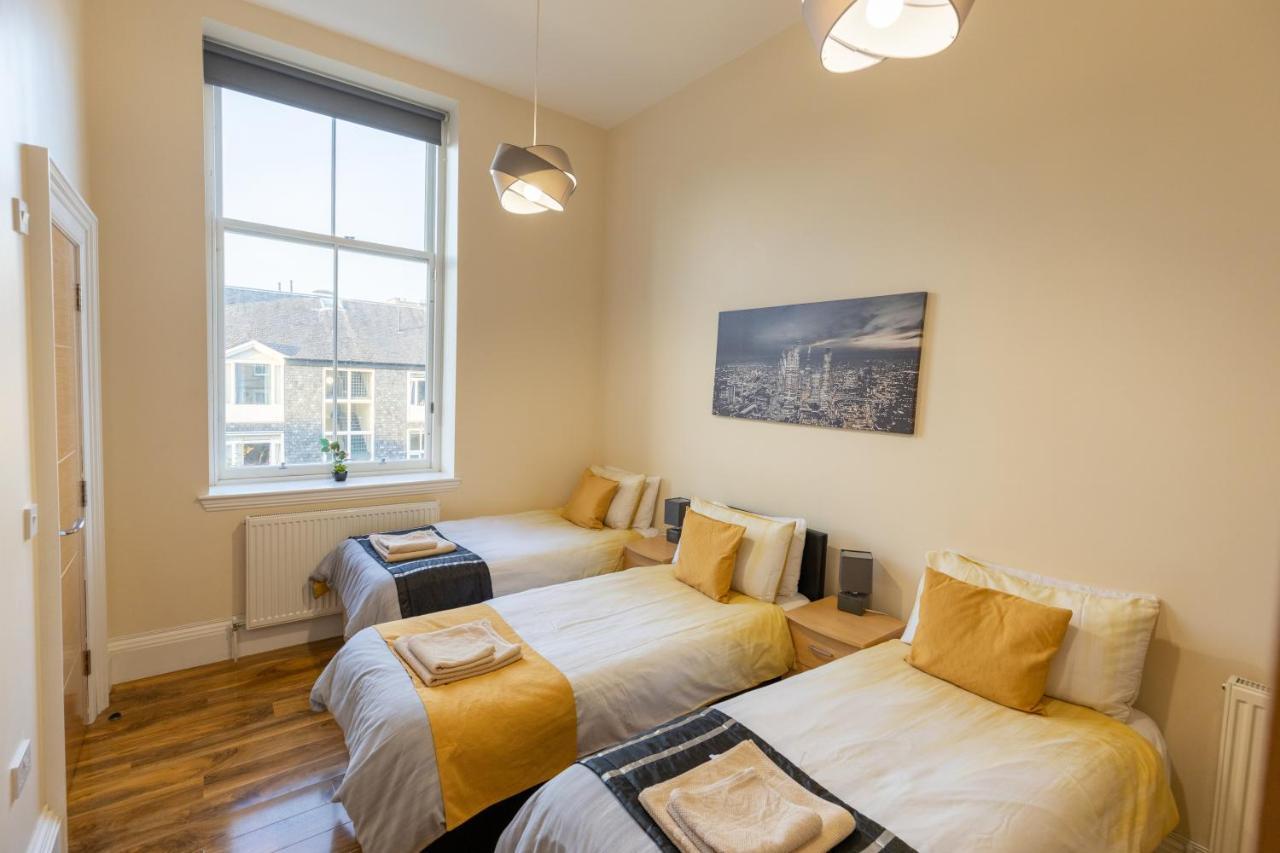 New 2 Bed Apartment With Stunning Views Of Arthur Seat Mountain エディンバラ エクステリア 写真