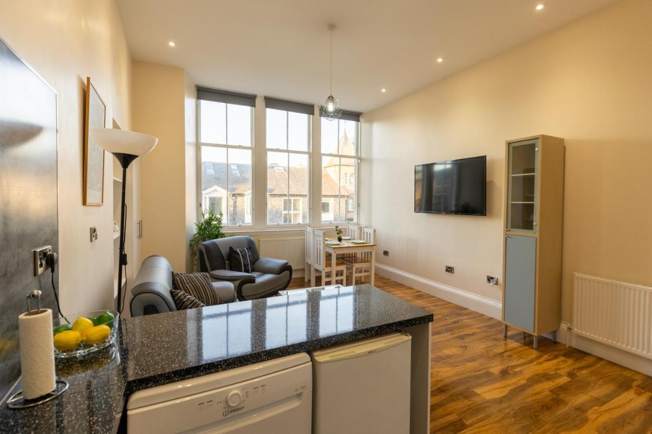 New 2 Bed Apartment With Stunning Views Of Arthur Seat Mountain エディンバラ エクステリア 写真