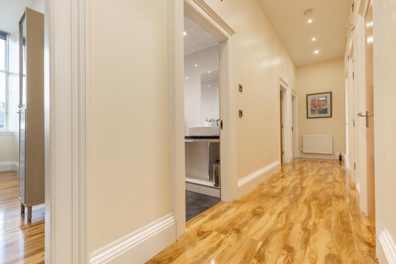 New 2 Bed Apartment With Stunning Views Of Arthur Seat Mountain エディンバラ エクステリア 写真