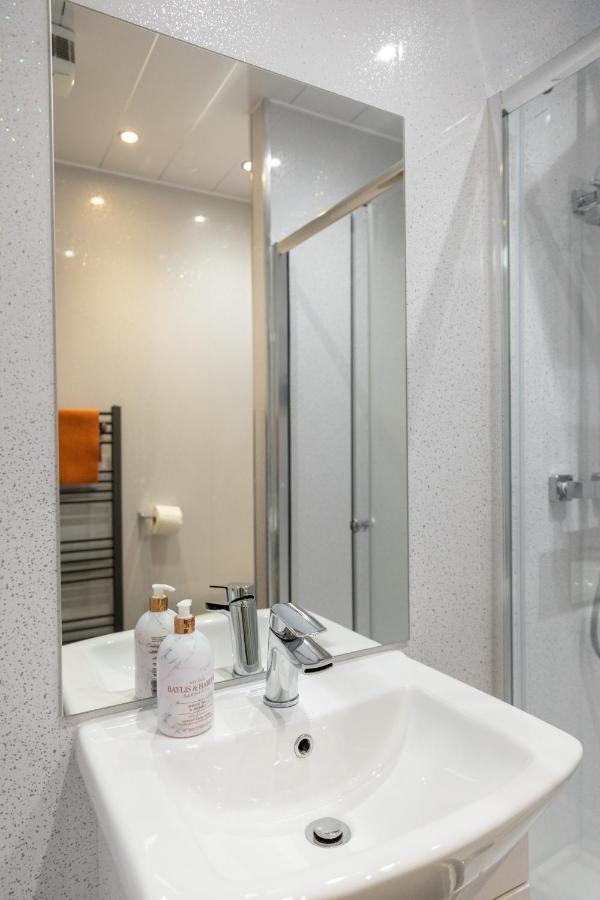 New 2 Bed Apartment With Stunning Views Of Arthur Seat Mountain エディンバラ エクステリア 写真